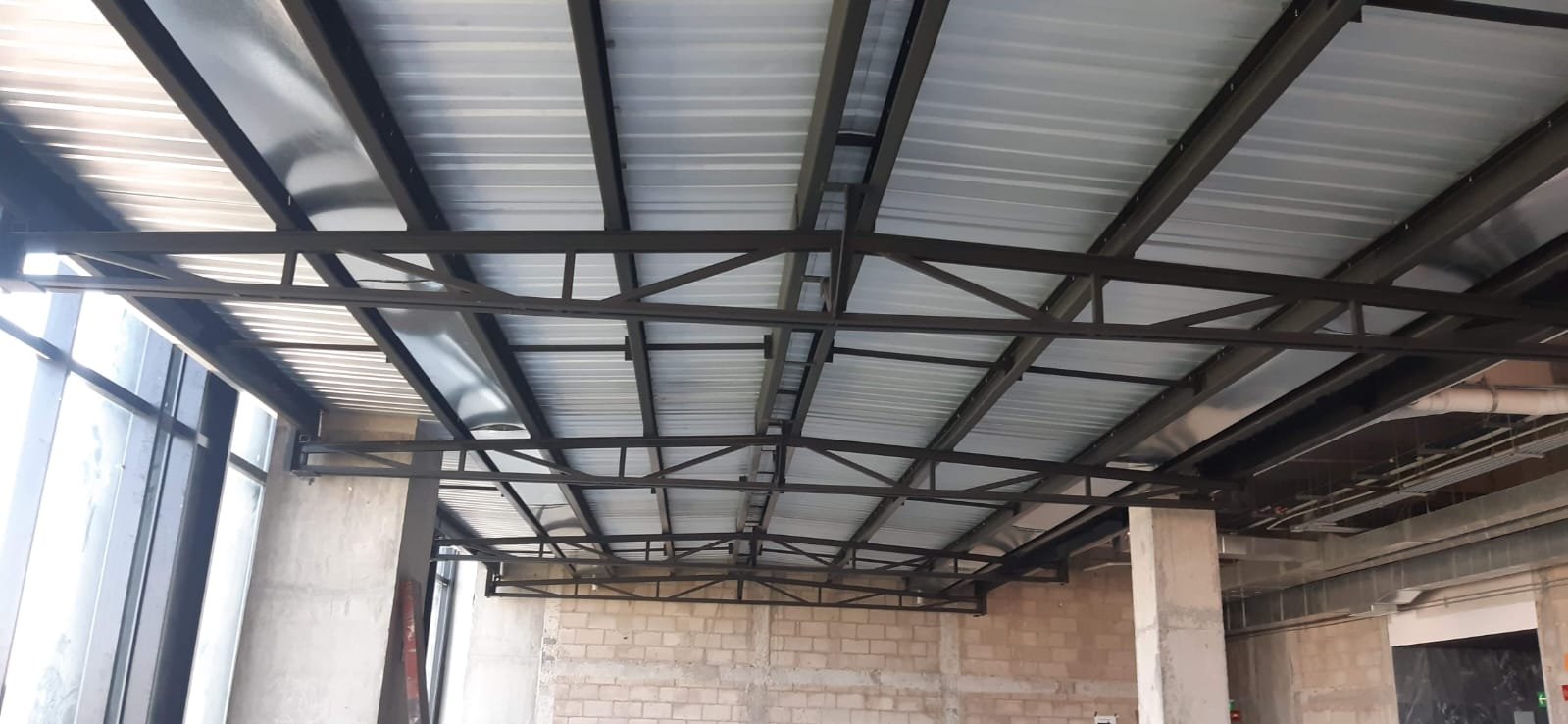 Estructura de entrepiso y cubierta de lámina
